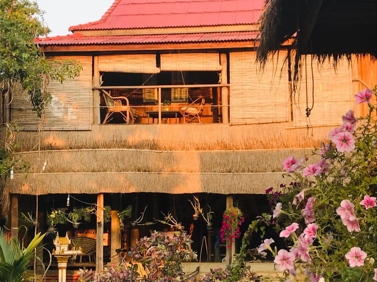 Retro Kampot Guesthouse Buitenkant foto