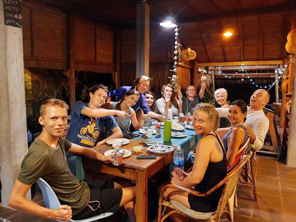 Retro Kampot Guesthouse Buitenkant foto