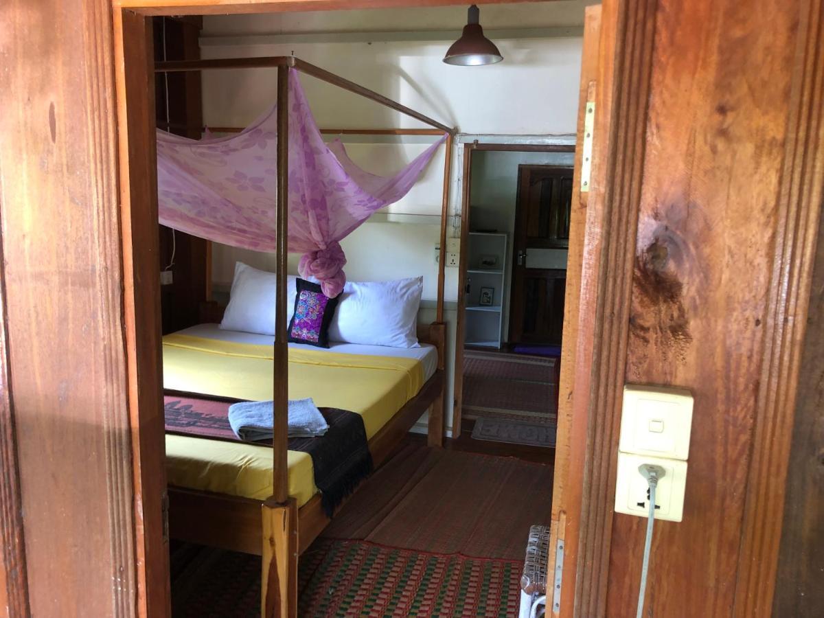 Retro Kampot Guesthouse Buitenkant foto