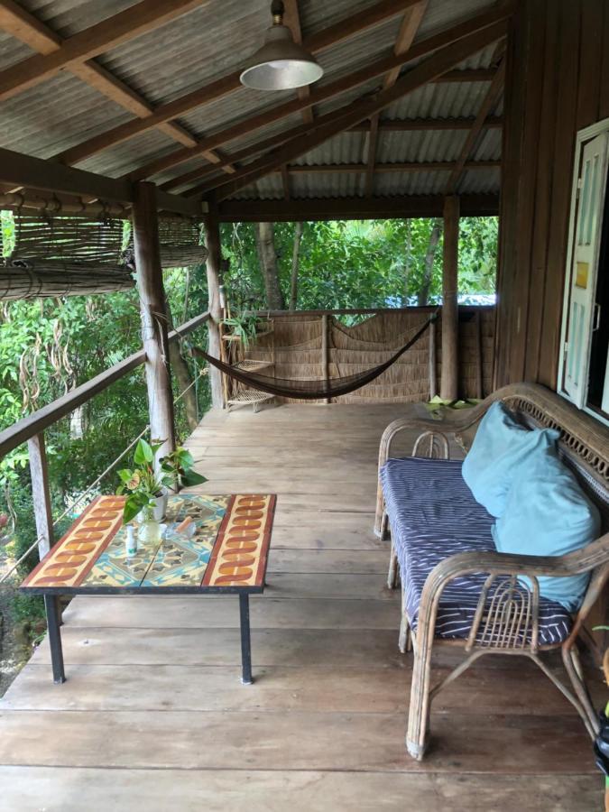 Retro Kampot Guesthouse Buitenkant foto
