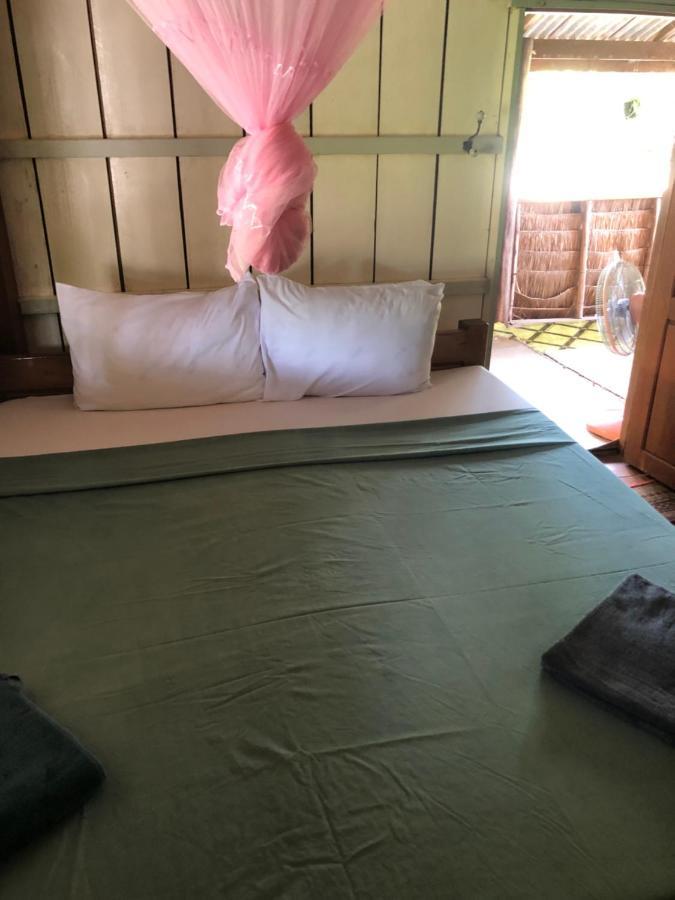 Retro Kampot Guesthouse Buitenkant foto