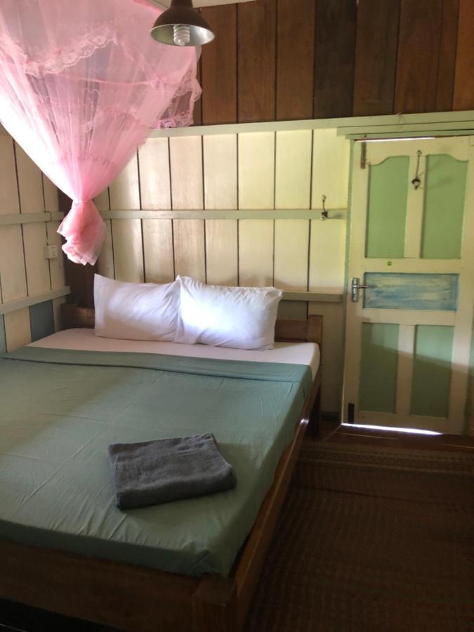 Retro Kampot Guesthouse Buitenkant foto