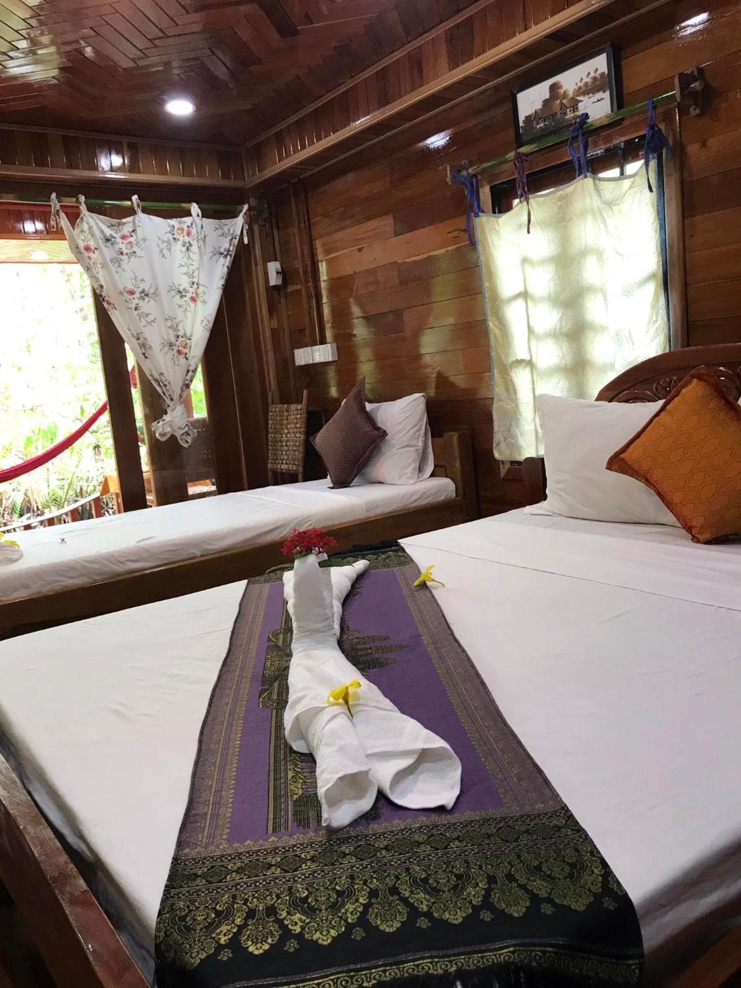 Retro Kampot Guesthouse Buitenkant foto