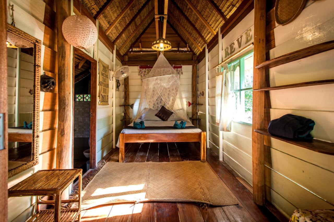 Retro Kampot Guesthouse Buitenkant foto