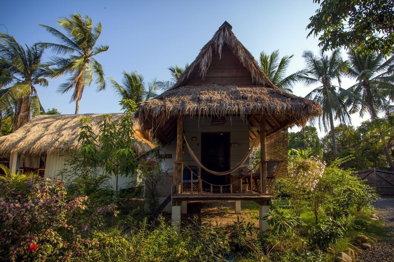Retro Kampot Guesthouse Buitenkant foto