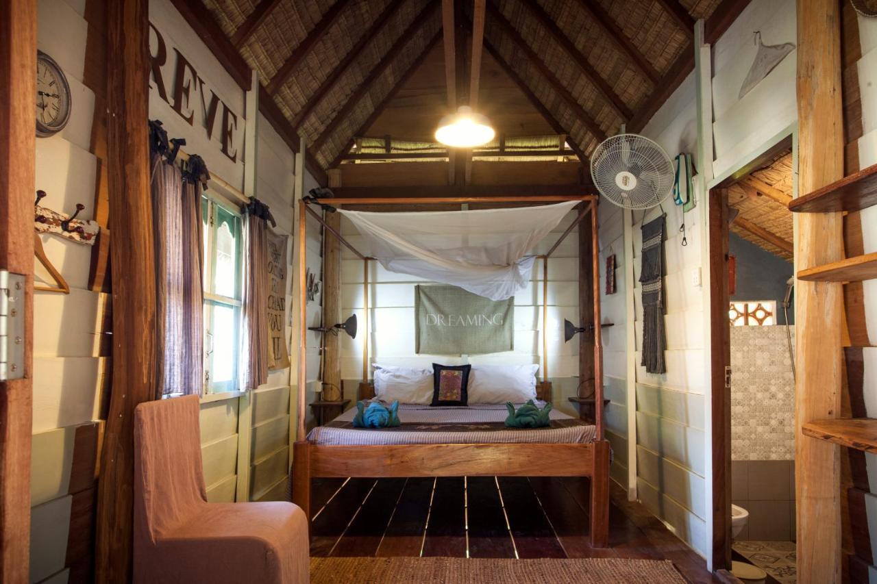 Retro Kampot Guesthouse Buitenkant foto